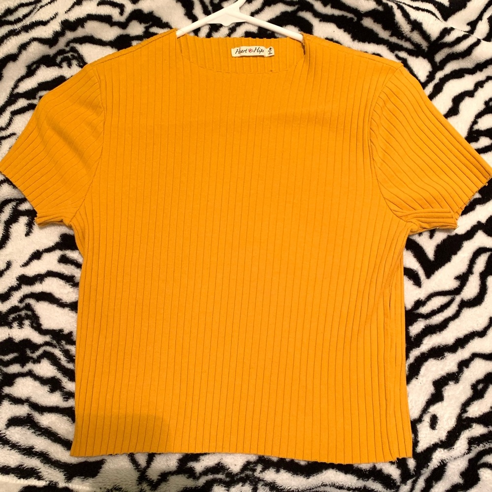 Heart & Hips yellow crop top